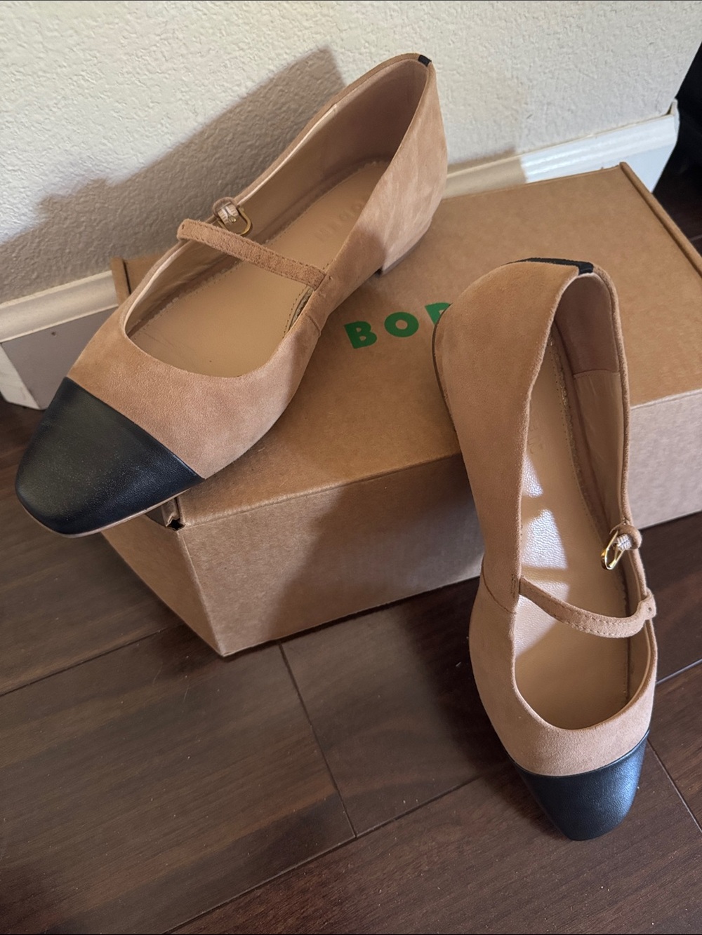 Women’s Two-Tone Mary Jane Flats - Tan with Black Cap Toe